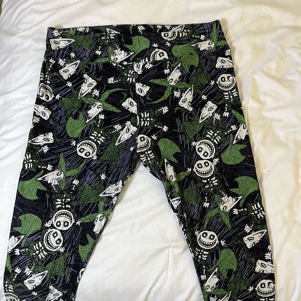 LuLaRoe Nightmare Before Christmas Leggings Lock, Shock & Barrel Size TC